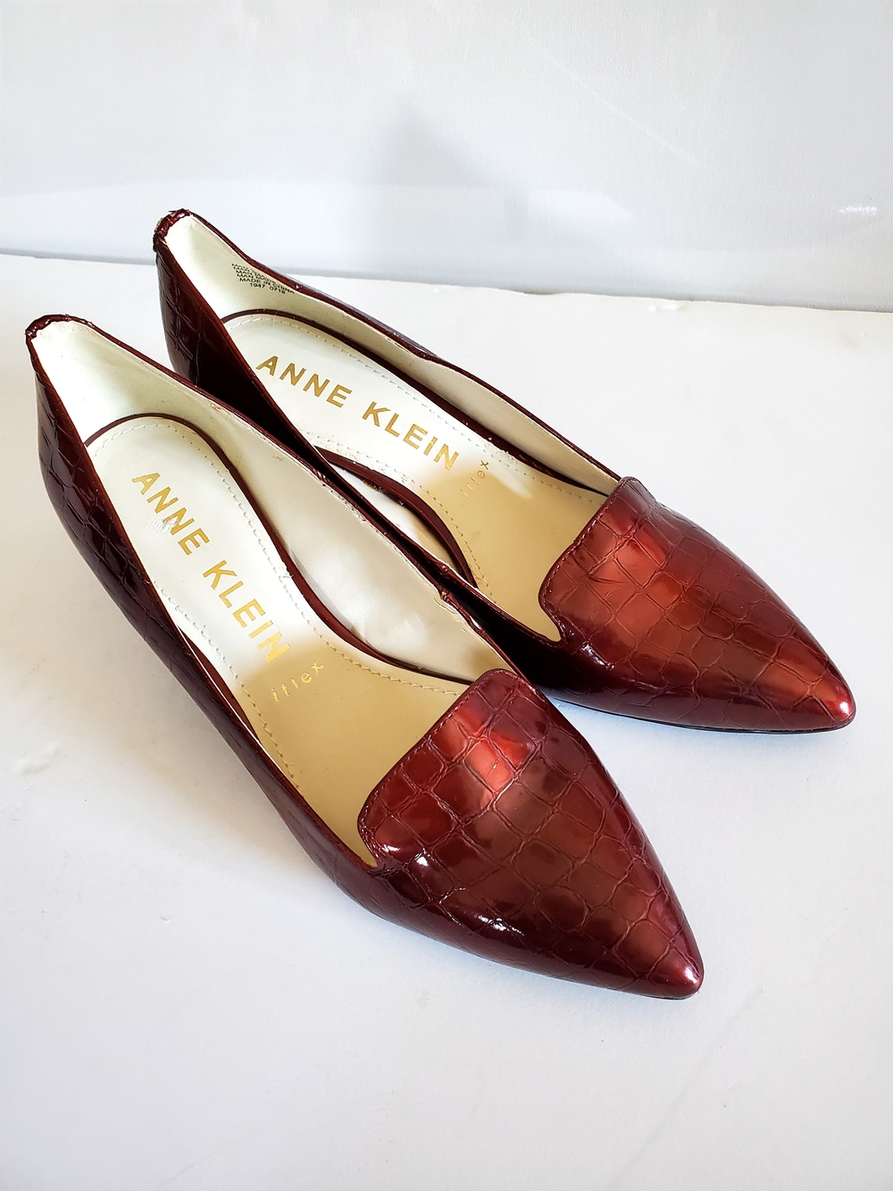 Anne Klein Felice Womens 9M Pointed Toe Kitten Heel Pumps Burgundy Croc New - Picture 11 of 13